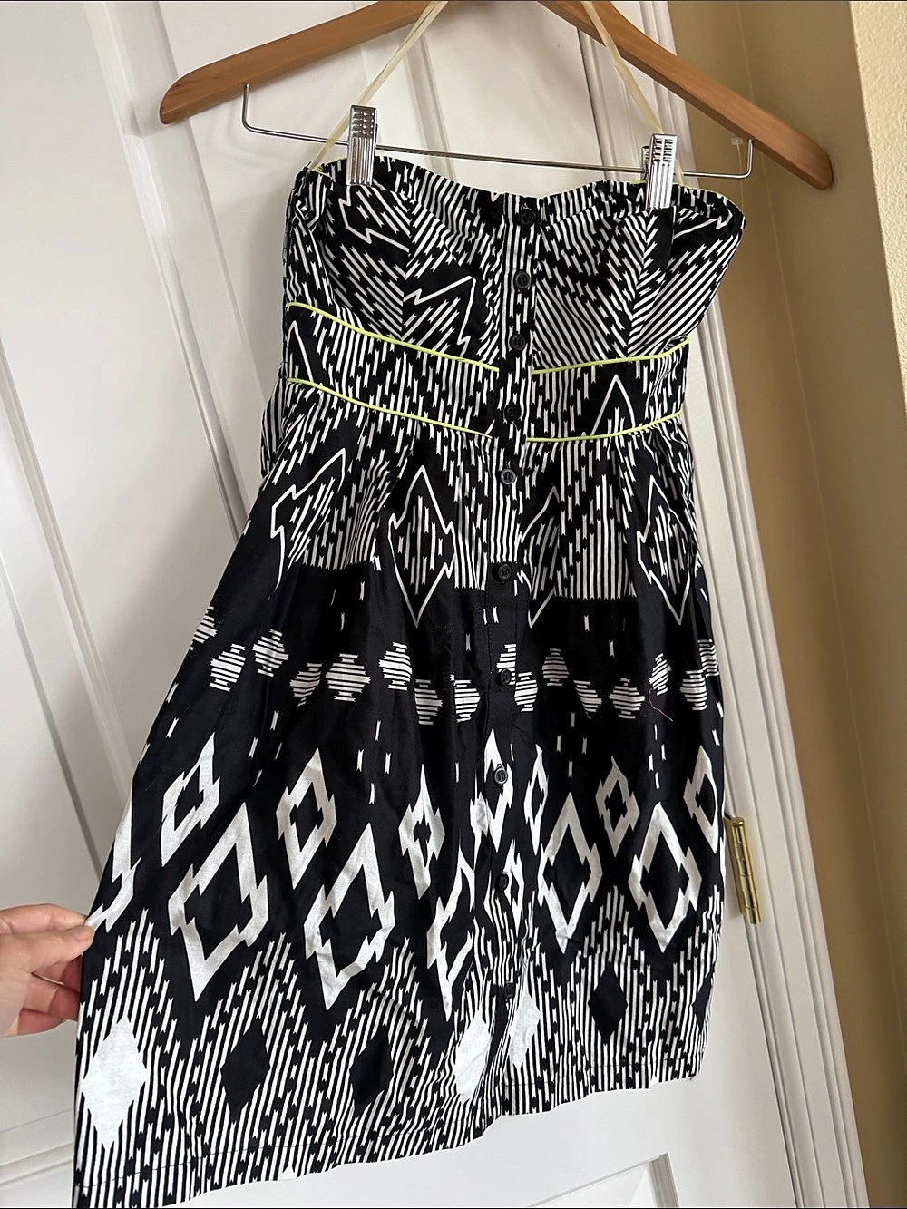 Inspiration Geometric Midi Skirt in Black & White Size Small